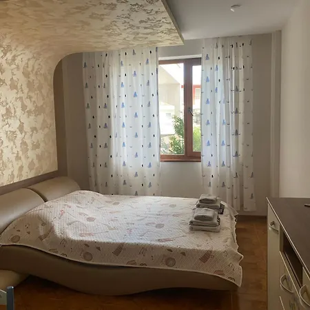 Robinzon 3bd Lux By Flat Mаnager Elenite